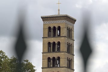 Auch Günther Jauch spendete viel Geld: Glockenturm der Friedenskirche strahlt wieder