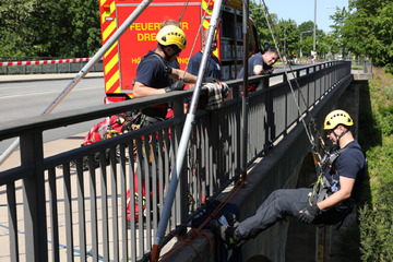 Dresden: Höhenretter-Training in Dresden: Feuerwehr probt den Ernstfall