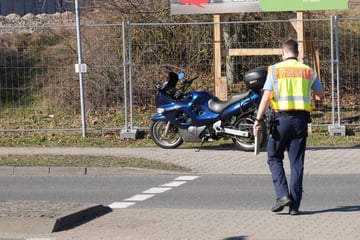 Unfall nahe Kulki: Laster und Motorrad krachen zusammen