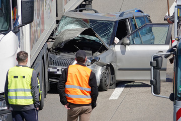 Unfall A4: Langer A4-Stau Richtung Dresden endet dramatisch: Frau schwer verletzt!