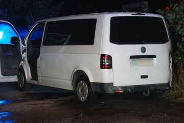 Leipzig: 15.000 Euro Schaden: Transporter brennt im Nordosten von Leipzig