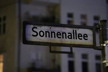 Bewaffnetes Duo überfällt Späti: Zwei Männer verletzt!