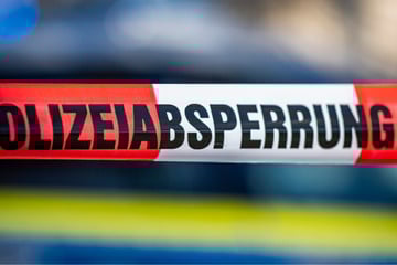Tödlicher Crash: 56-Jähriger stirbt nach Überschlag am Unfallort