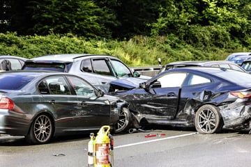 Unfall A1: Massen-Karambolage auf deutscher Autobahn mit 14 Fahrzeugen