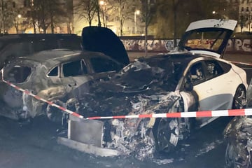 Berlin: Drei Autos in Berlin-Mitte abgefackelt: War es Brandstiftung?