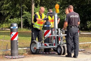 Berlin: Nach CSD-Attentat: Polizei stellt Poller nahe Anschlagsort auf