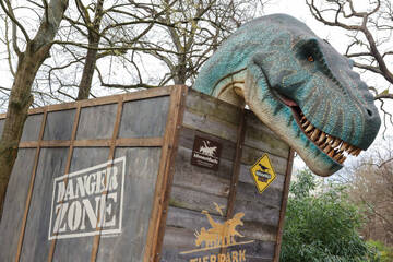 Berlin: "Jurassic Park" in Berlin: Lebensgroße Dinos locken in den Tierpark