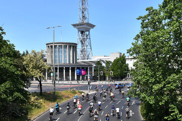Berlin: Zehntausende Teilnehmer bei Fahrrad-Sternfahrt durch Berlin