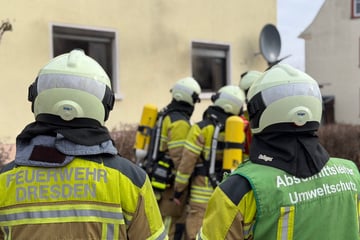 Dresden: Badezimmer fängt Feuer, dichter Rauch breitet sich aus: 55-Jähriger verletzt