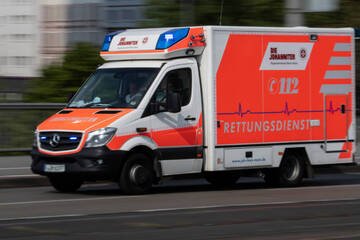 Unfalldrama in Unterfranken: Kind (†3) wird von Radlader erfasst und stirbt