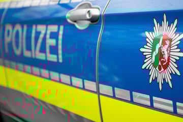 Fahndung läuft! Mann schießt mehrfach auf Friseursalon in Köln