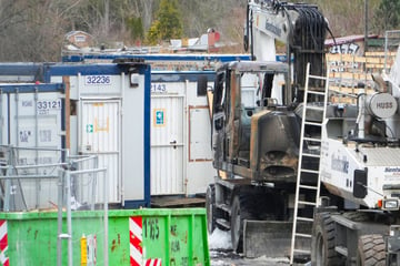 Leipzig: Bagger auf Baustelle im Leipziger Südwesten ausgebrannt