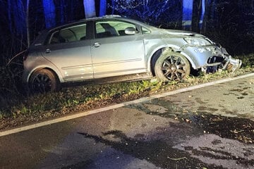 Auto überschlägt sich: Zwei Männer im Landkreis Harz bei Unfall verletzt