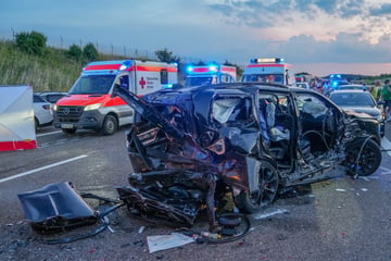 Unfall A6: Heftiger Unfall auf der A6: Acht Kinder und drei Erwachsene schwer verletzt