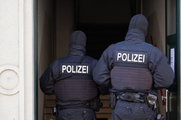 Großrazzia in Köln: Zoll nimmt Barbershops und Nagelstudios unter die Lupe