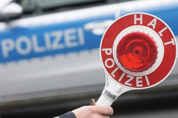 Wilde Verfolgungsfahrt durch Erfurt: Flüchtiger kracht gegen Polizeiauto, drei Beamte verletzt