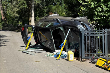 VW überschlägt sich auf Friedhof: Rentner kommt verletzt in Klinik