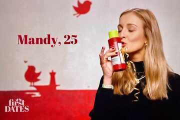 First Dates: "First Dates": Mandy möchte ihre Verabredung von Curryketchup überzeugen