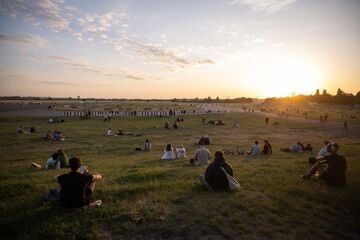 Berlin: Nichts für schwache Nerven: Waghalsige Akrobatik auf dem Tempelhofer Feld