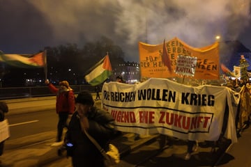 "Kein Werben fürs Sterben": 1500 Menschen demonstrieren in München gegen die Wehrpflicht