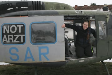 Serientraum wird wahr: Sanitäterin restauriert Bundeswehr-Flieger im Garten
