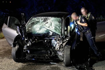 Smart fährt in Schlangenlinien und kracht in Mutter mit Baby: Frau und Kind schwer verletzt
