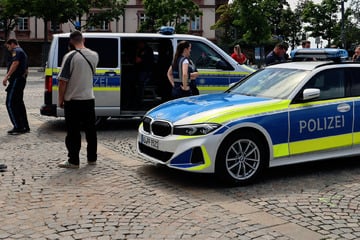 Messer-Mann bedroht Schüler an Gymnasium: Suche bislang erfolglos