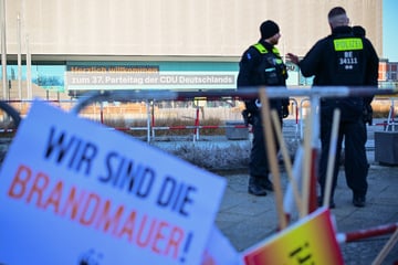 Zahlreiche Demonstranten beim CDU-Parteitag: "Für progressive Politik"