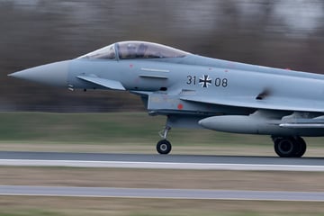 Kampfjets donnern im Tiefflug über Grundschule: Kinder und Eltern in Aufregung