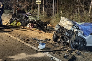 Tödlicher Unfall: VW kracht frontal in Audi, 53-Jähriger stirbt