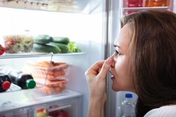Kühlschrank-Geruch entfernen: So werdet Ihr den Mief schnell wieder los