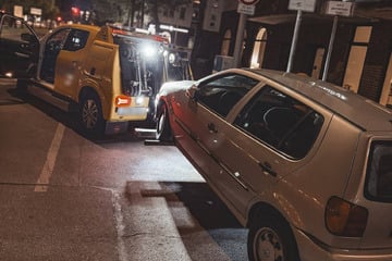 Filmreife Flucht in Charlottenburg: Raser fährt über Rot und durch Baustelle!
