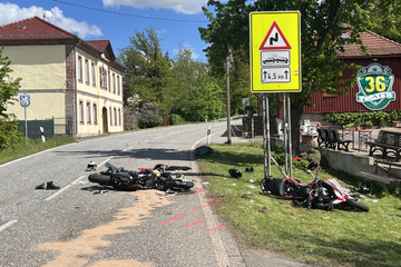 Zwei Motorräder stoßen zusammen: Ein Toter, zwei Schwerverletzte