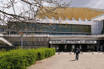 Berlin: Wasserschaden in Staatsbibliothek: Bücher müssen gerettet werden