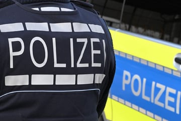 Berlin: Einbrecher-Trio überrascht Seniorin in der Nacht und bedroht Enkel mit Waffe!