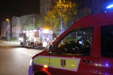 Chemnitz: Feuerwehreinsatz in Chemnitz: Brand in Gebäude, Straße gesperrt