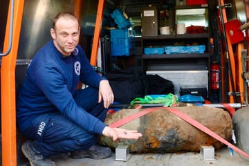 Bombenfund an Carolabrücke: Sprengmeister zeigt entschärften Blindgänger