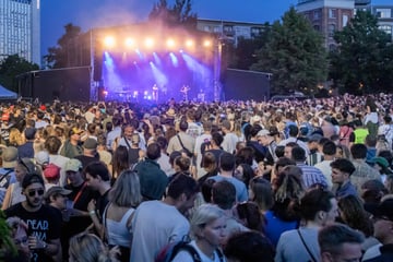 Chemnitz: "Politiker lynchen": Wird Rapper "beslik" nach Skandal-Aussage vom KOSMOS-Festival ausgeladen?