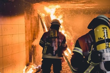 Brandstiftung! Wichtige ICE-Strecke muss umgeleitet werden