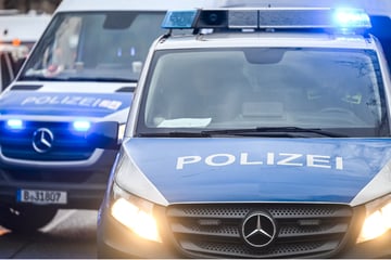 Berlin: Messer-Mann spricht wahllos Passanten an: Polizei reagiert sofort