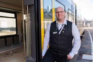 Im Schnee-Chaos gefangen: Bahn-Mitarbeiter rettet verzweifelte Fahrgäste