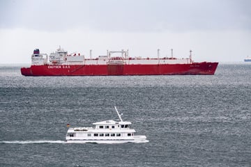 LNG-Frachter vor Rügen auf Grund gelaufen und abgeschleppt