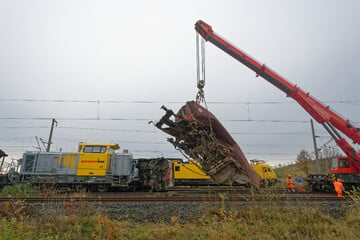 Aufräumarbeiten nach schwerem Güterzug-Unfall: Bahnen sollen ab Dienstag wieder fahren