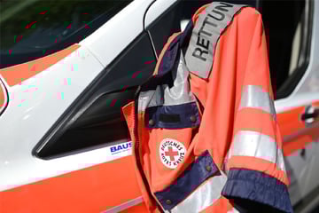 Schock-Moment am Bodensee: Ersthelfer bricht bei Rettung selbst im Eis ein