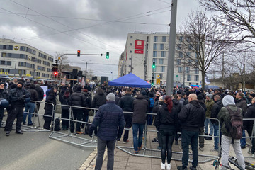 Dresden: Demos in Dresden: Rechtsextremer Trauermarsch vorbei