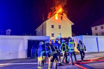 Meterhohe Flammen schlagen in den Nachthimmel: Hoher Schaden bei Brand in Kempten