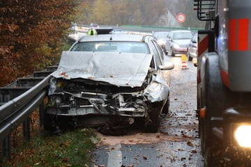 Sperrung auf Bundesstraße nach Unfall