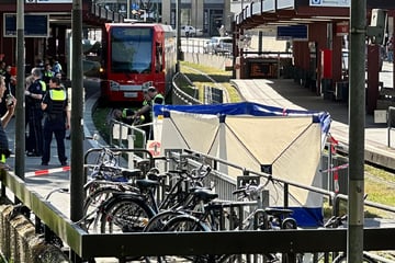 Tödlicher Unfall in Köln: Fußgänger stürzt zwischen Bahn-Waggons