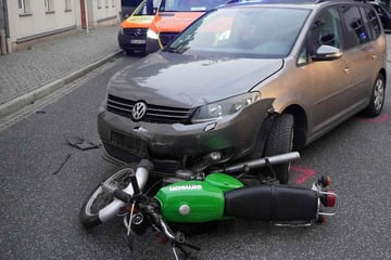 Polo-Lenker missachtet Vorfahrt: Mopedfahrerin (16) verletzt