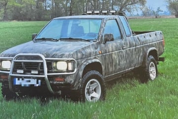 Nissan von Firmengelände geklaut: Wer hat dieses Auto gesehen?